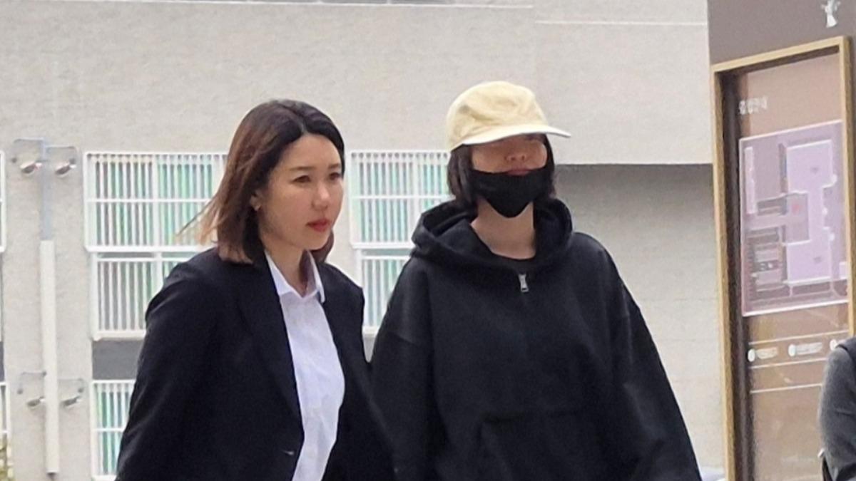 NANA出庭怒嗆「好玩嗎」！法官勸冷靜　歹徒被奪刀脖子出血求她饒命
