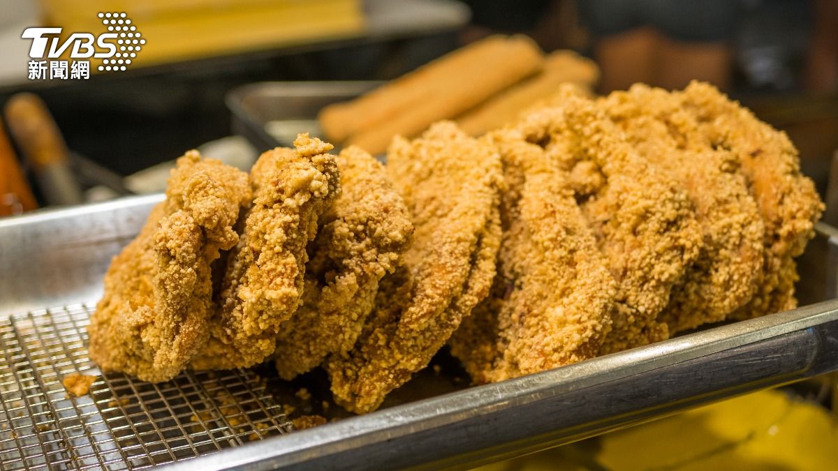 剛吃飽又嘴饞?營養師解析「食慾」求救信號:想吃雞排是脫水了