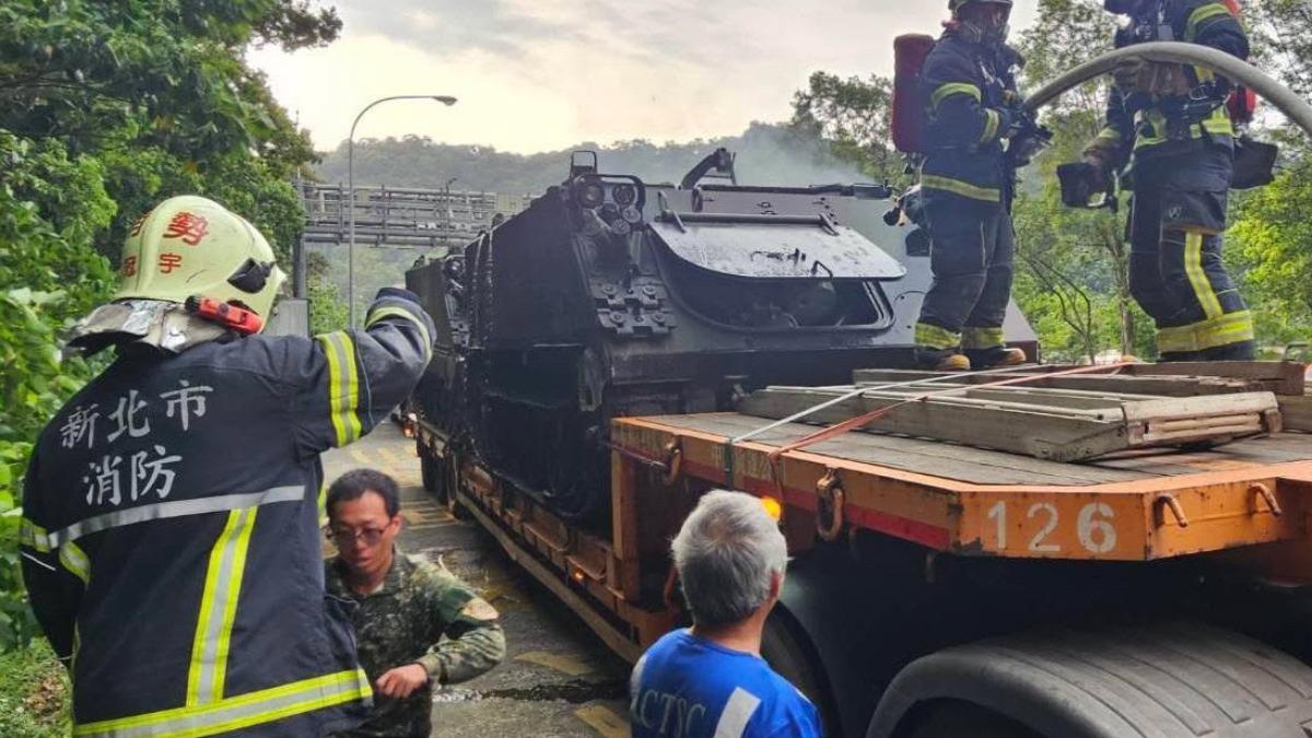 快訊/國3拖板車車輪突竄火延燒裝甲車 北上換軍車冒火