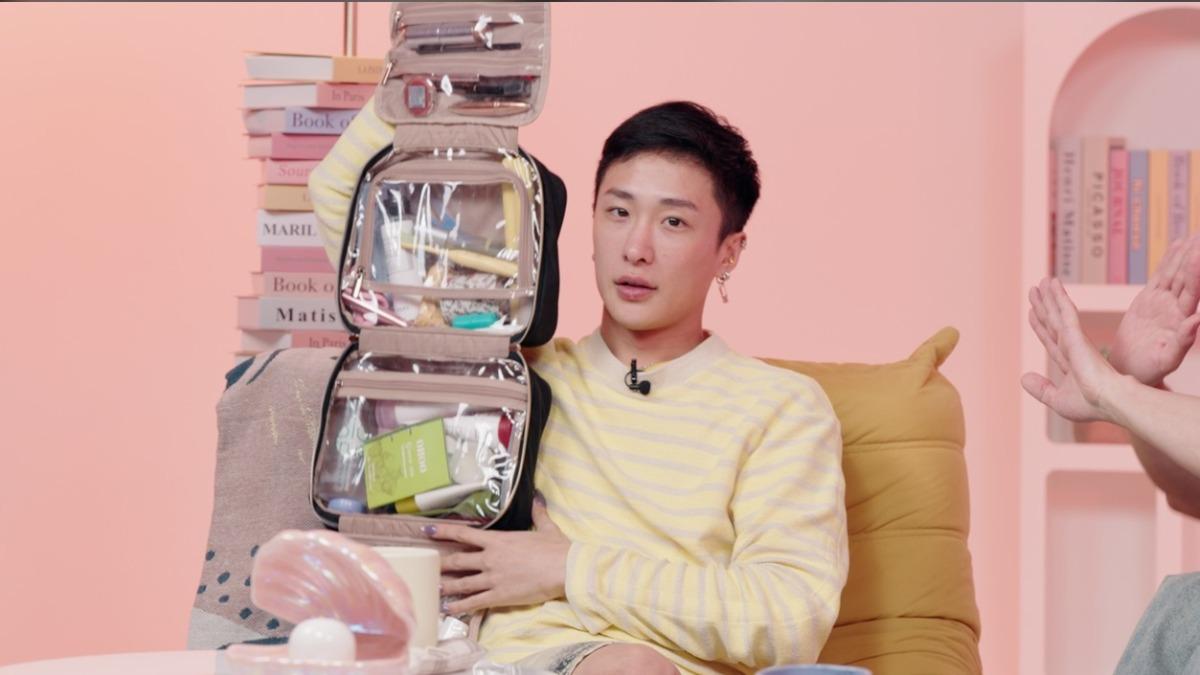 妮妃雅錄一半突「掏出凶器」!主持人尖叫 卸妝回歸生活爆黑歷史
