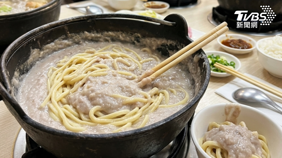 火鍋加芋頭派也驚呆!自製「混凝土麵」 網一票崩潰:滾出地球