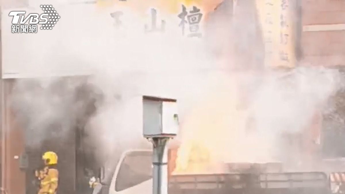 高雄火災-鳳山火災-小貨車火災-高雄火燒車-鳳山火燒車-手機-手機鋰電池-鋰電池火災