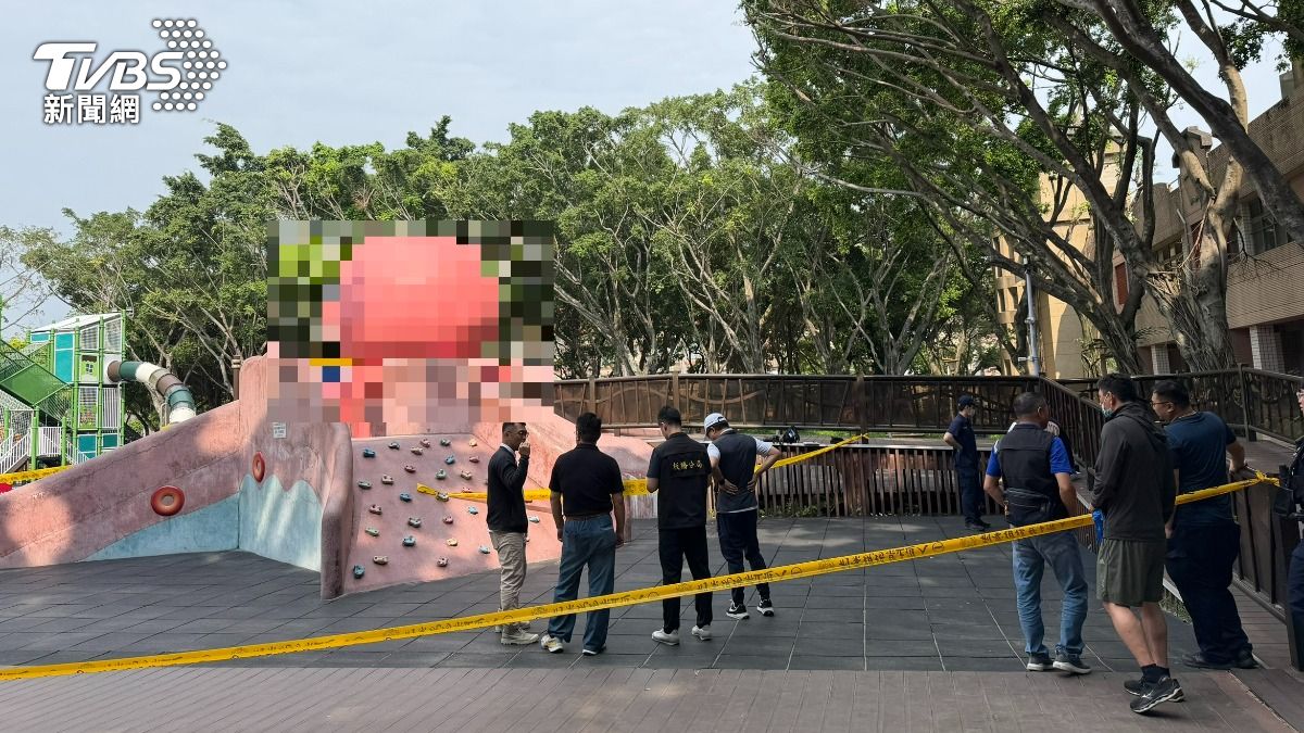 快訊/板橋男「頸腹有刀傷」陳屍公園溜滑梯 警封鎖現場調查中