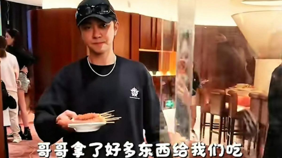 「真飯撒」來回奔走拿食物 羅志祥寵粉舉動曝網友大讚