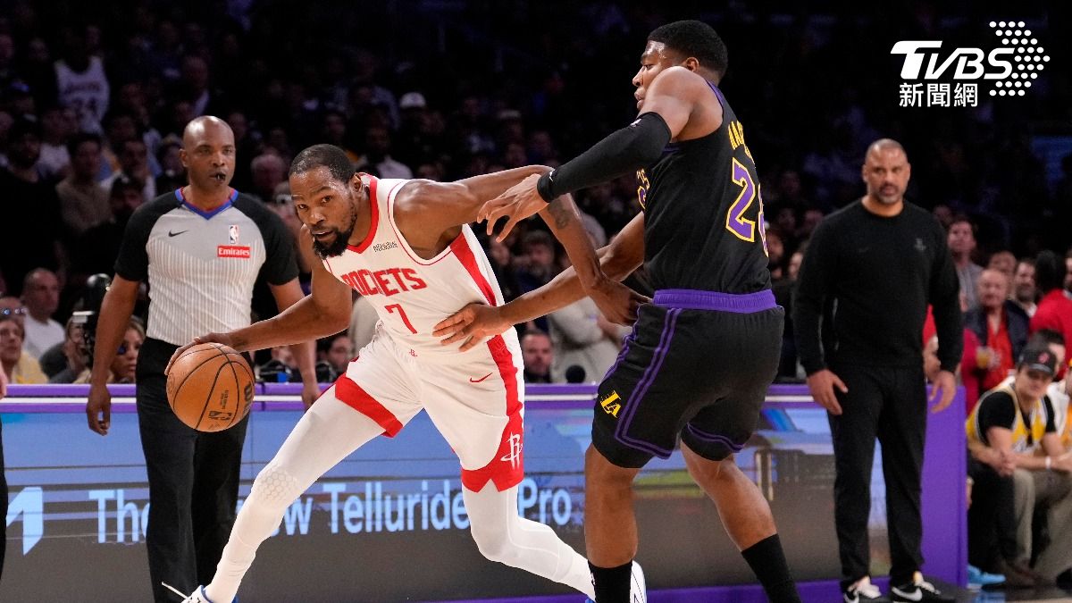傷癒復出的「KD」杜蘭特上半場就轟下20分。(圖/達志影像美聯社)