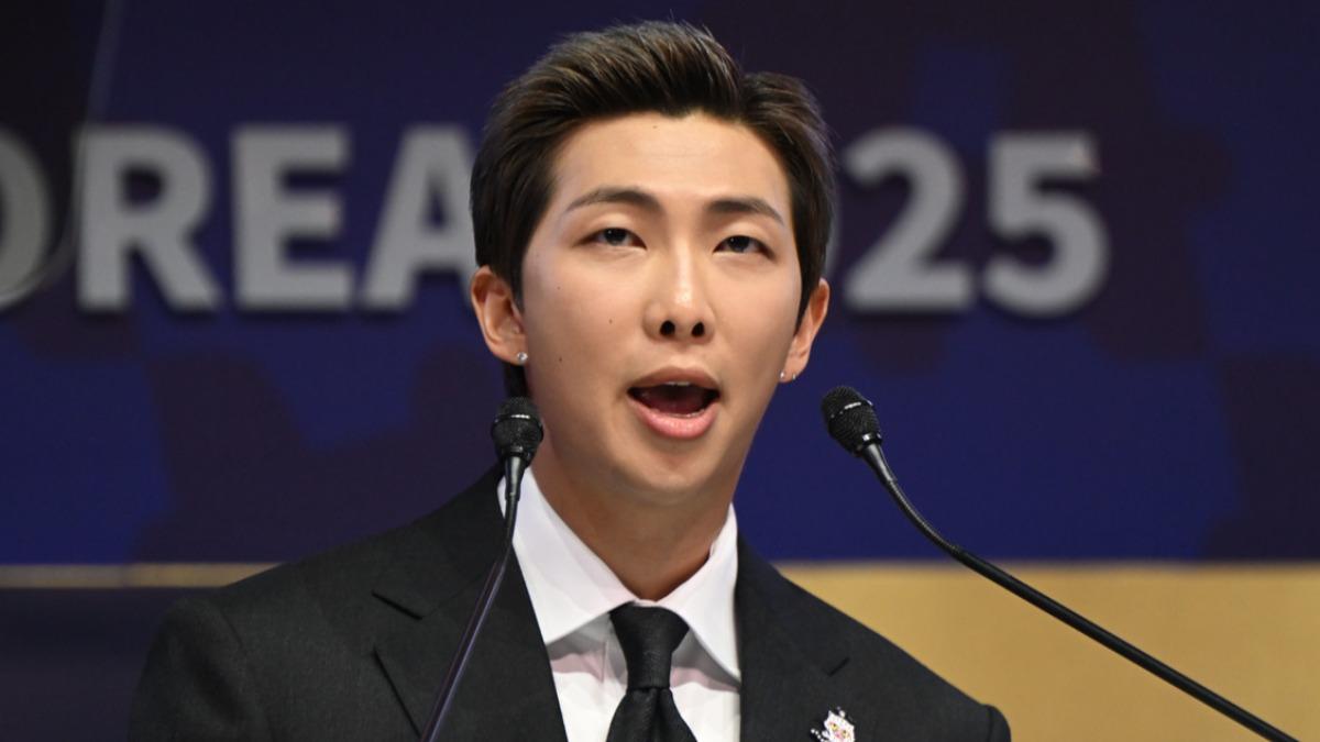 BTS日本開唱!RM被拍澀谷違規抽菸+亂丟菸蒂 保全當面警告場面好尬