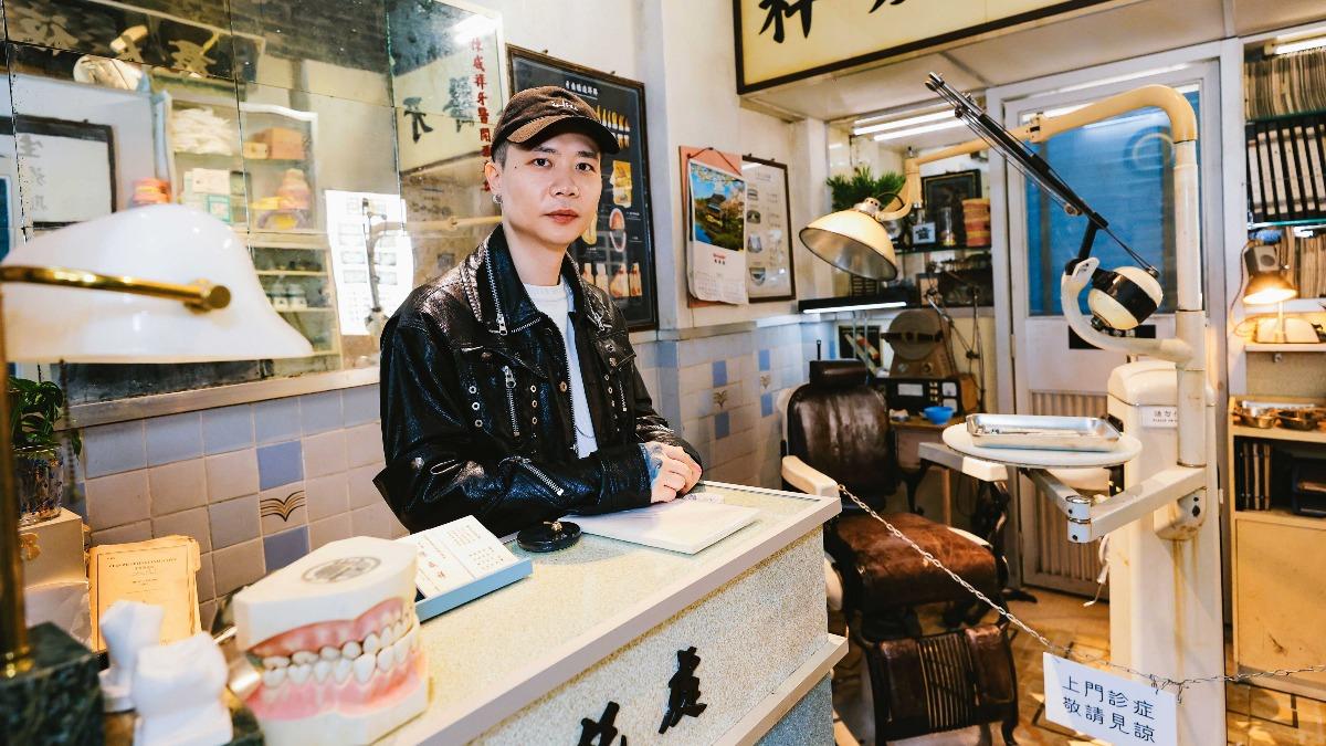 蕭秉治對牙醫診所場景印象最深刻。(圖/相信音樂提供)