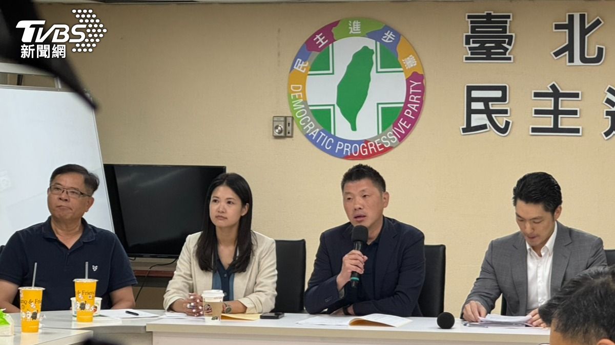 沈伯洋遭酸鄰長都沒當過，林亮君（左二）幫緩頰。（圖／陳怡潔攝）