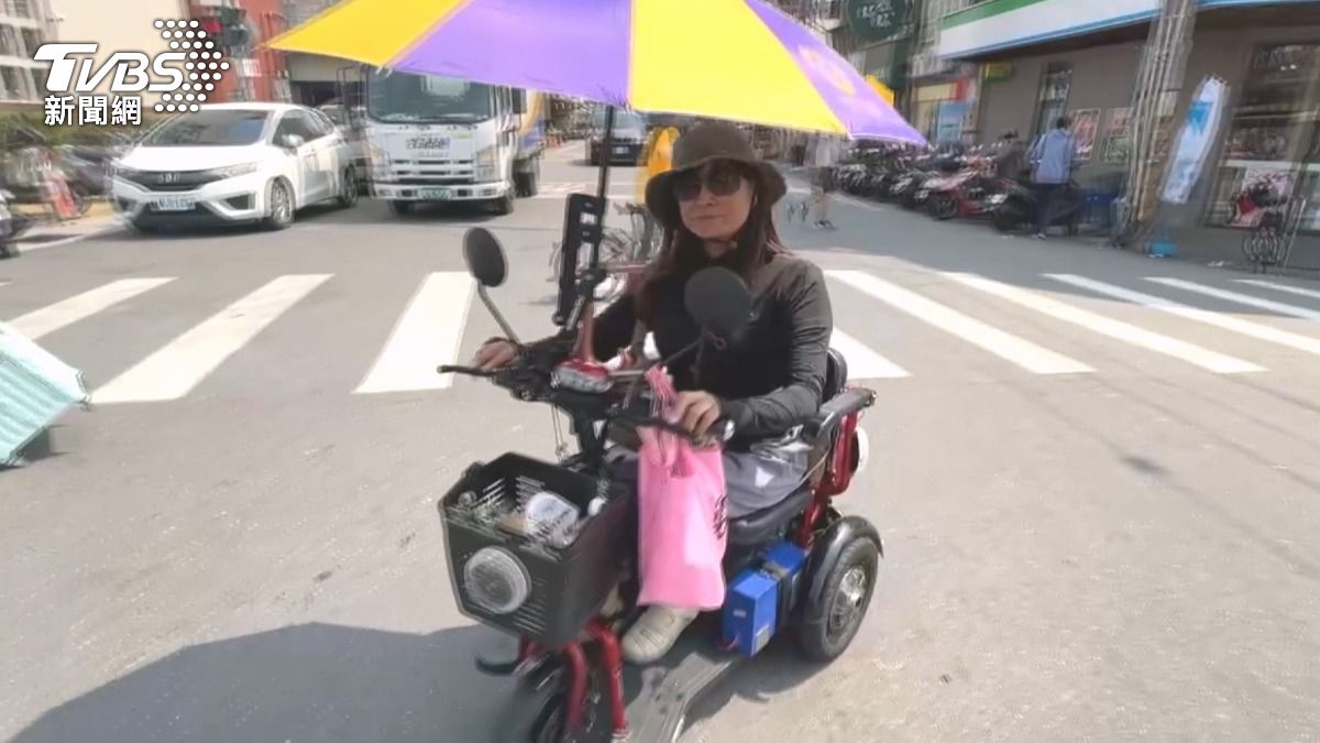 病友騎電動三輪車揪團隨香