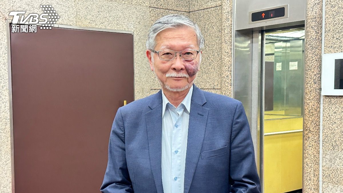 民進黨廉政會主委邱駿彥22日晚間受訪。(圖/潘袁詩羽攝)