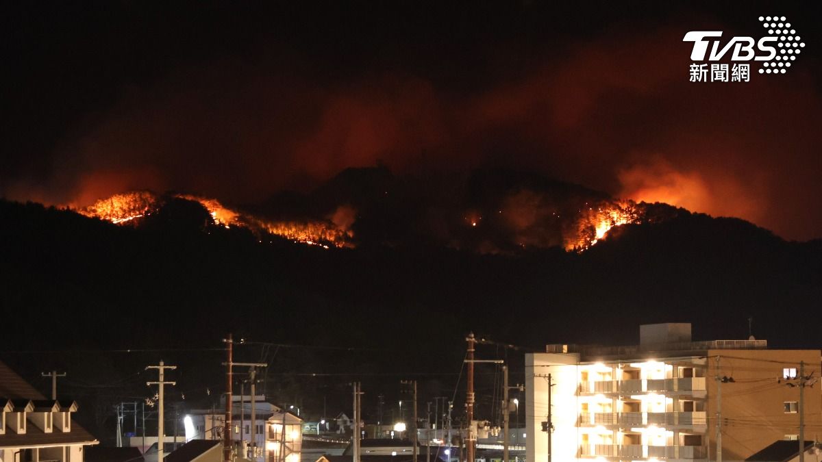 日本岩手縣爆發森林大火,相關部門緊急疏散1,900人。(圖/達志影像美聯社)
