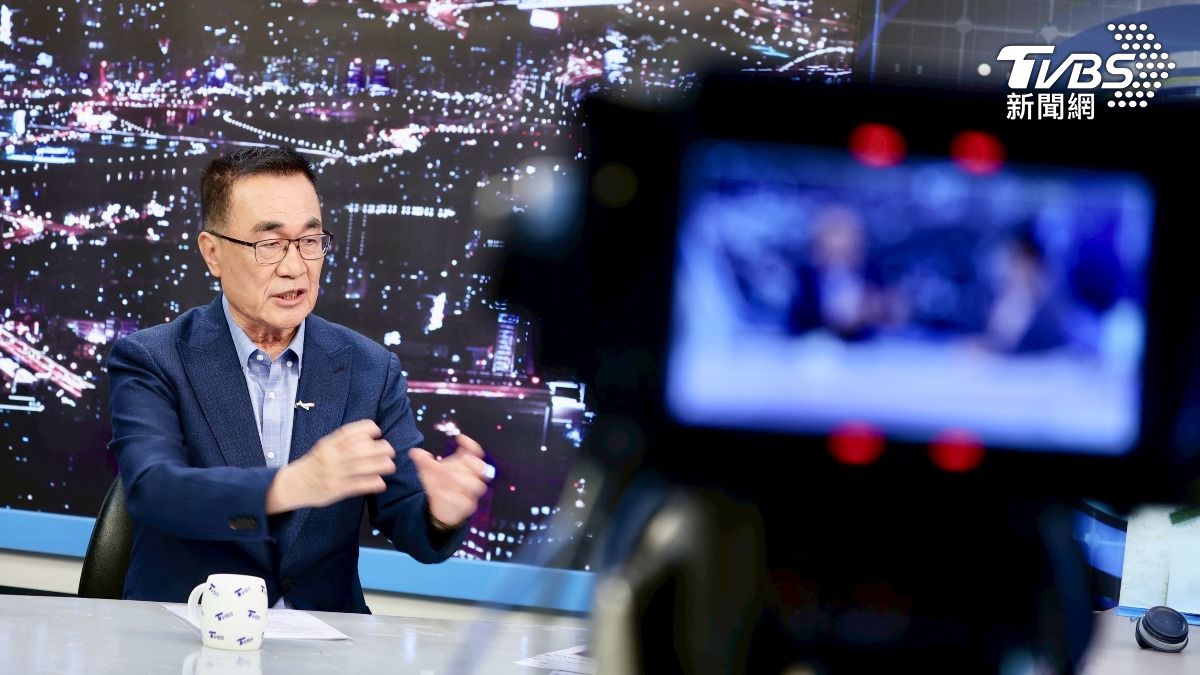 李四川接受資深媒體人趙少康專訪。(圖/華子琛攝)