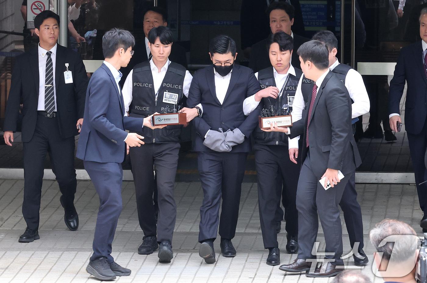 Think娛樂前老闆李光得教唆經紀人幫金浩仲頂罪被上銬。(圖/news1提供)