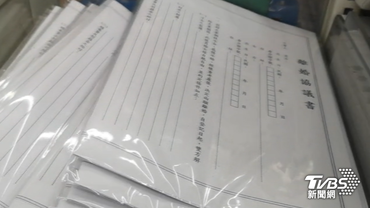 政院草案「再婚沒贍養費」,3黨反彈,民團批像懲罰。(圖/TVBS)