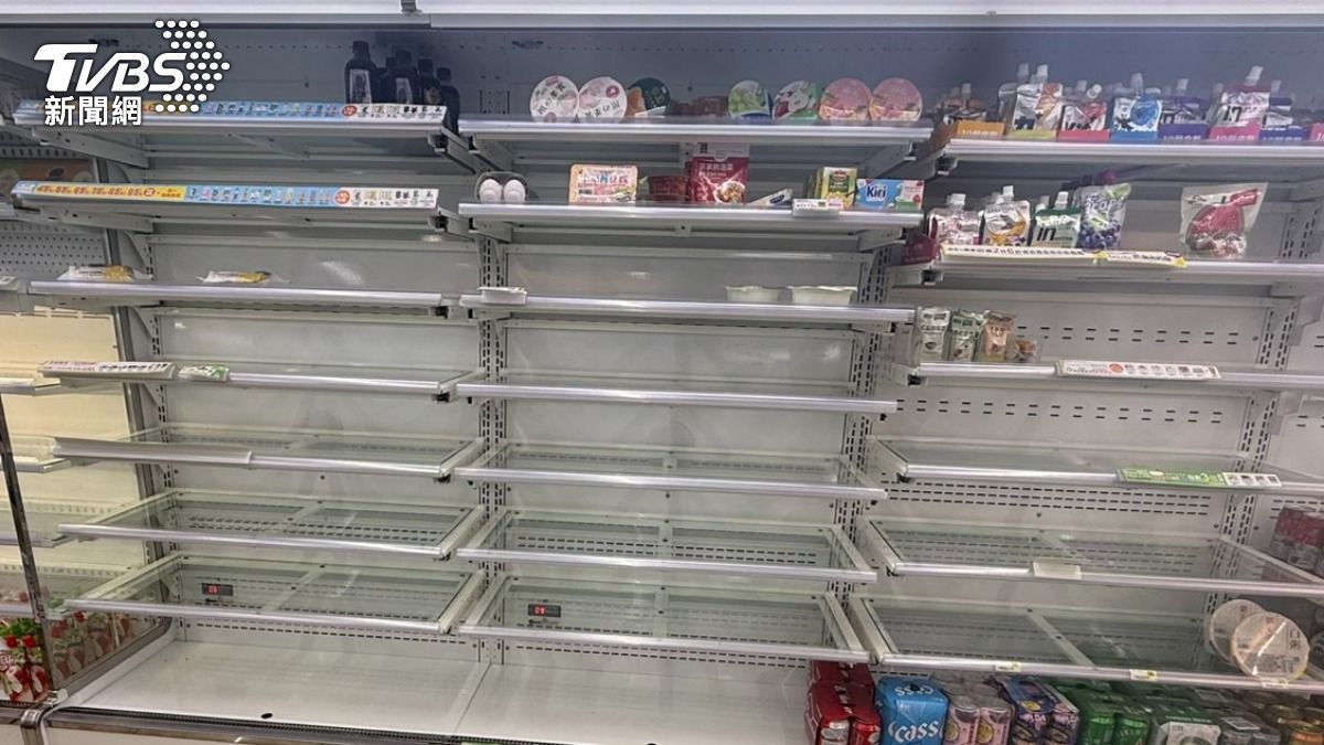 台中超商低溫倉儲燒毀!中部鮮食供貨大亂,冷凍寄件也喊卡。(圖/TVBS)