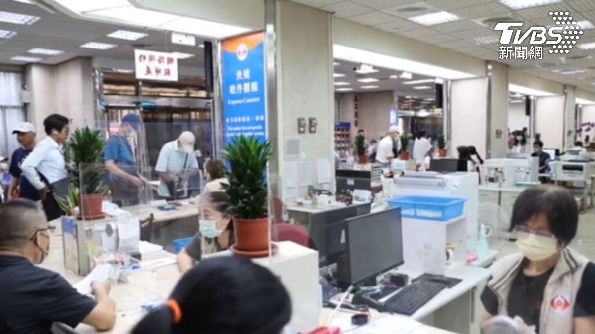 民眾求職須留意最低薪資門檻 （圖／TVBS）