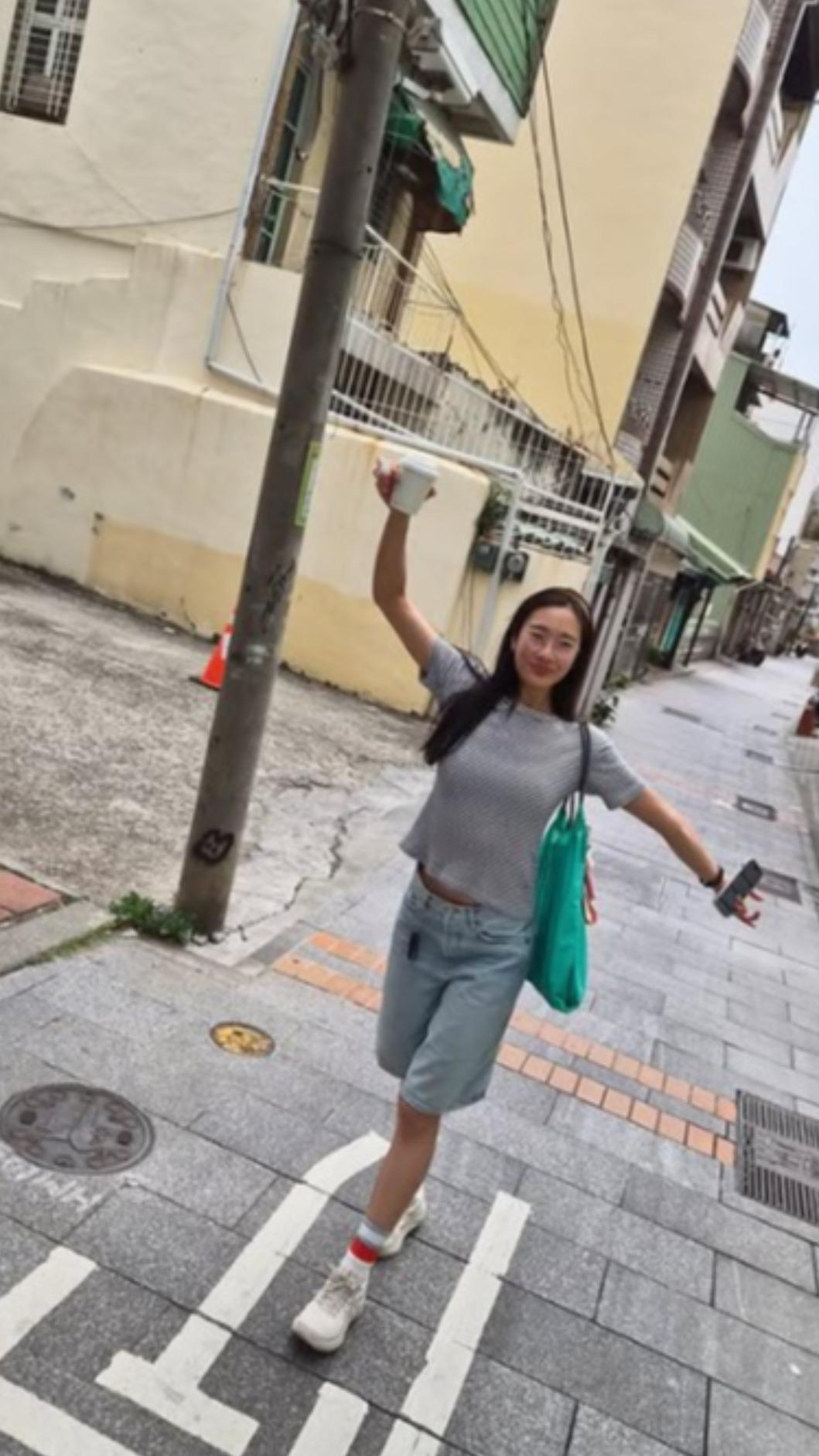 茱蒂蒙曬出旅遊照,看起來心情大好。(圖/翻攝自茱蒂蒙IG)
