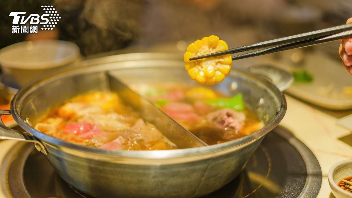 聚餐隔天體重飆?營養師揭「水腫」是元兇:4招回歸正常值