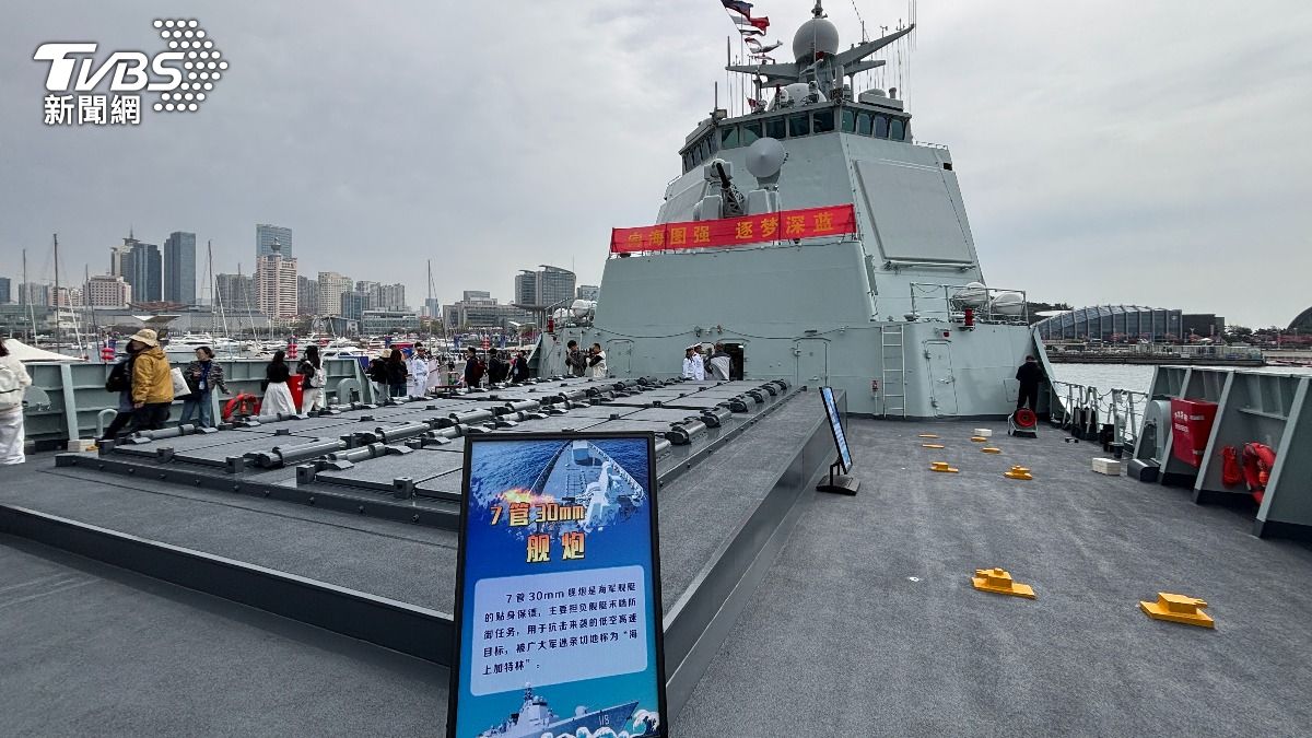 解放軍052D驅逐艦開放民眾參觀。(圖/TVBS)