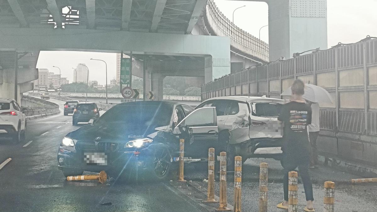 水源快速道路車禍目前外線無法通行。（圖／翻攝《我是新店人 好山好水 就是愛新店》）