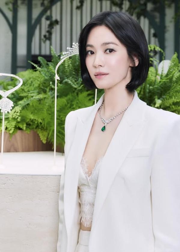 宋慧喬肌膚白皙，吹彈可破。（圖／翻攝自宋慧喬IG）