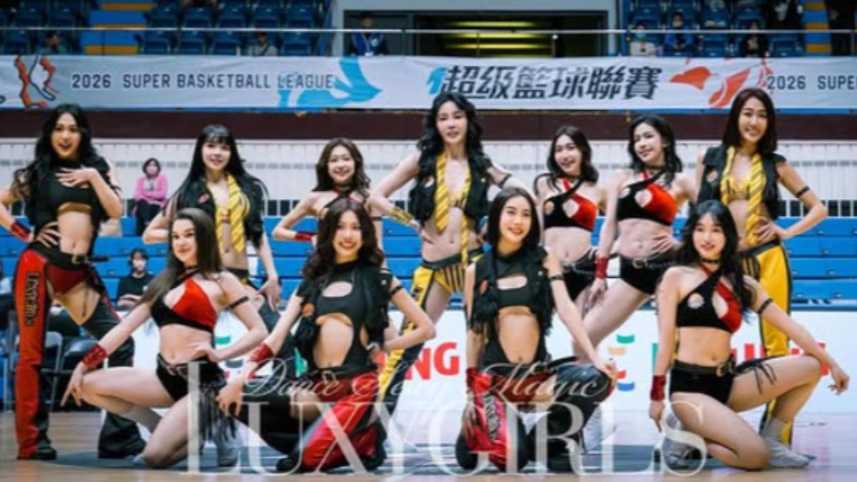 LuxyGirls服裝尺度常為人詬病。(圖/翻攝自LuxyGirls IG)