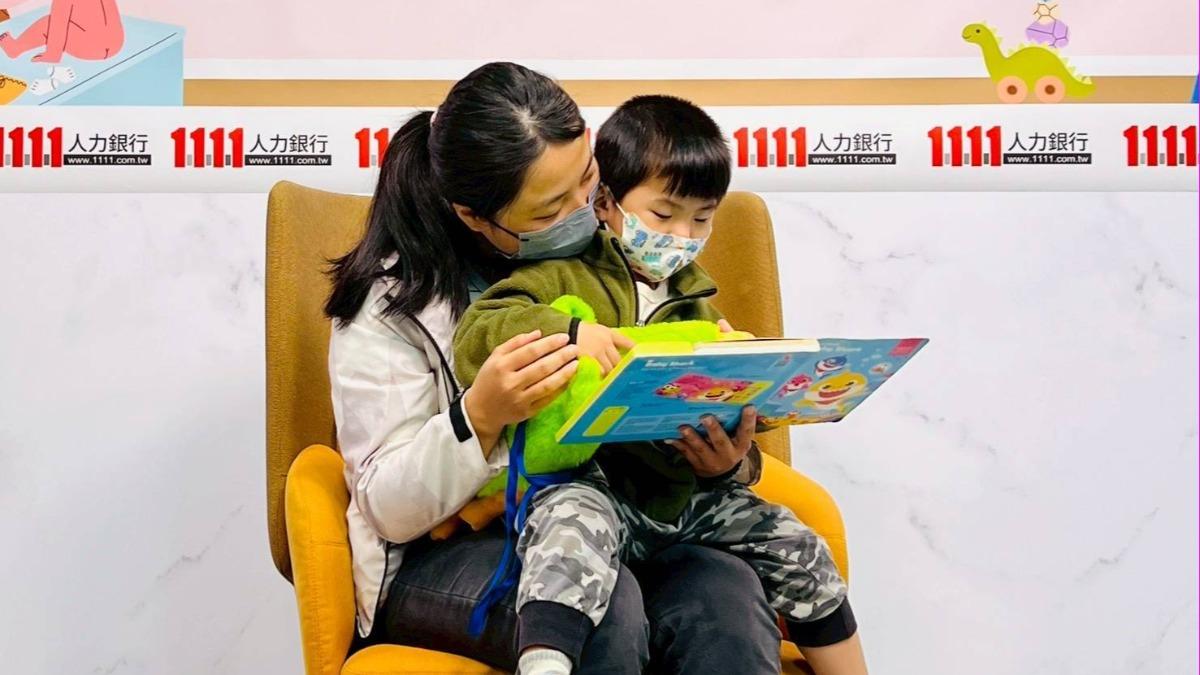 雙薪家庭「育兒壓力鍋」炸裂！9成上班族為娃改職涯規劃