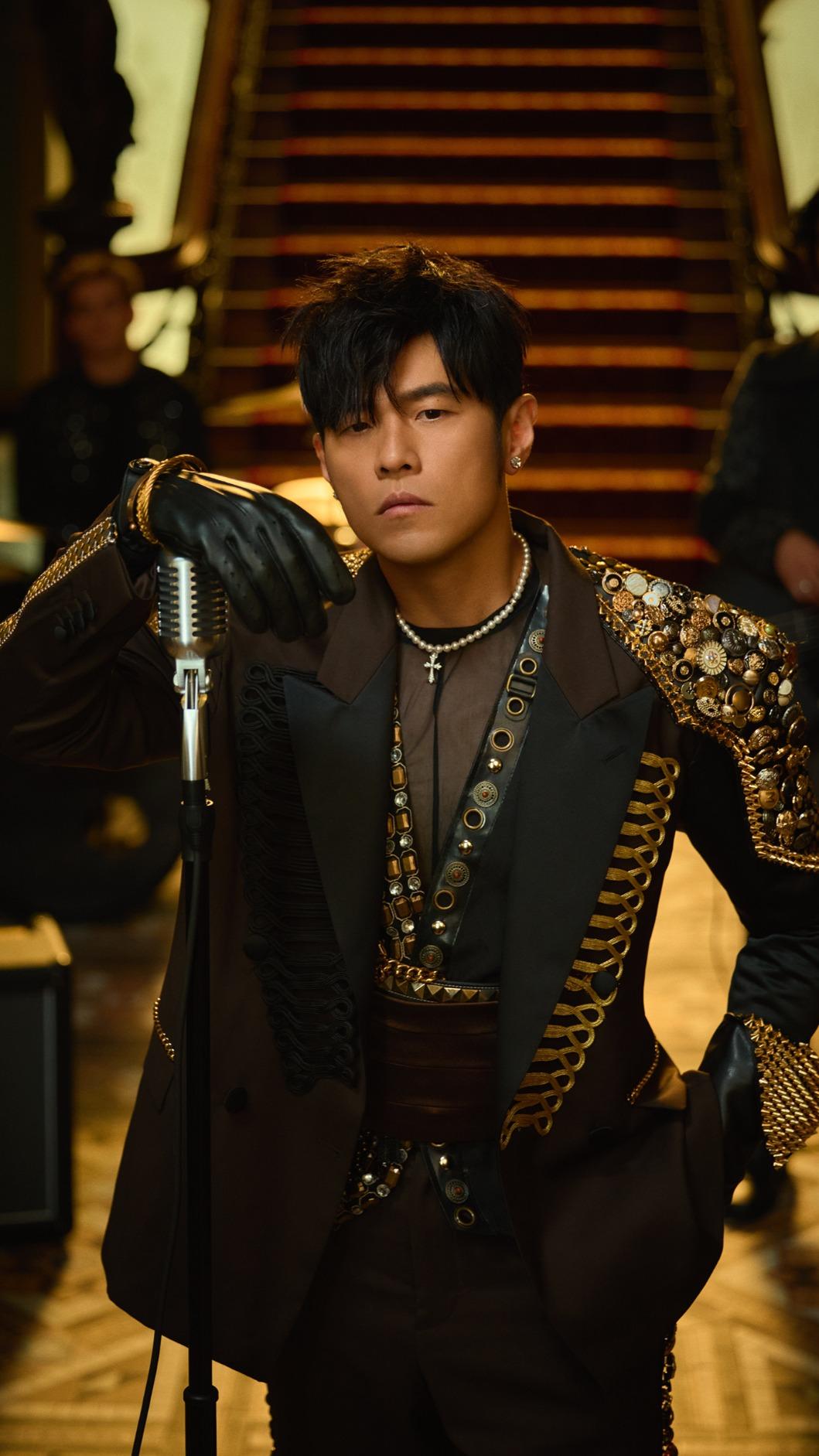 周董包辦〈誰稀罕〉詞曲,該曲被粉絲笑稱是「嘴硬式情歌」。(圖/杰威爾提供)