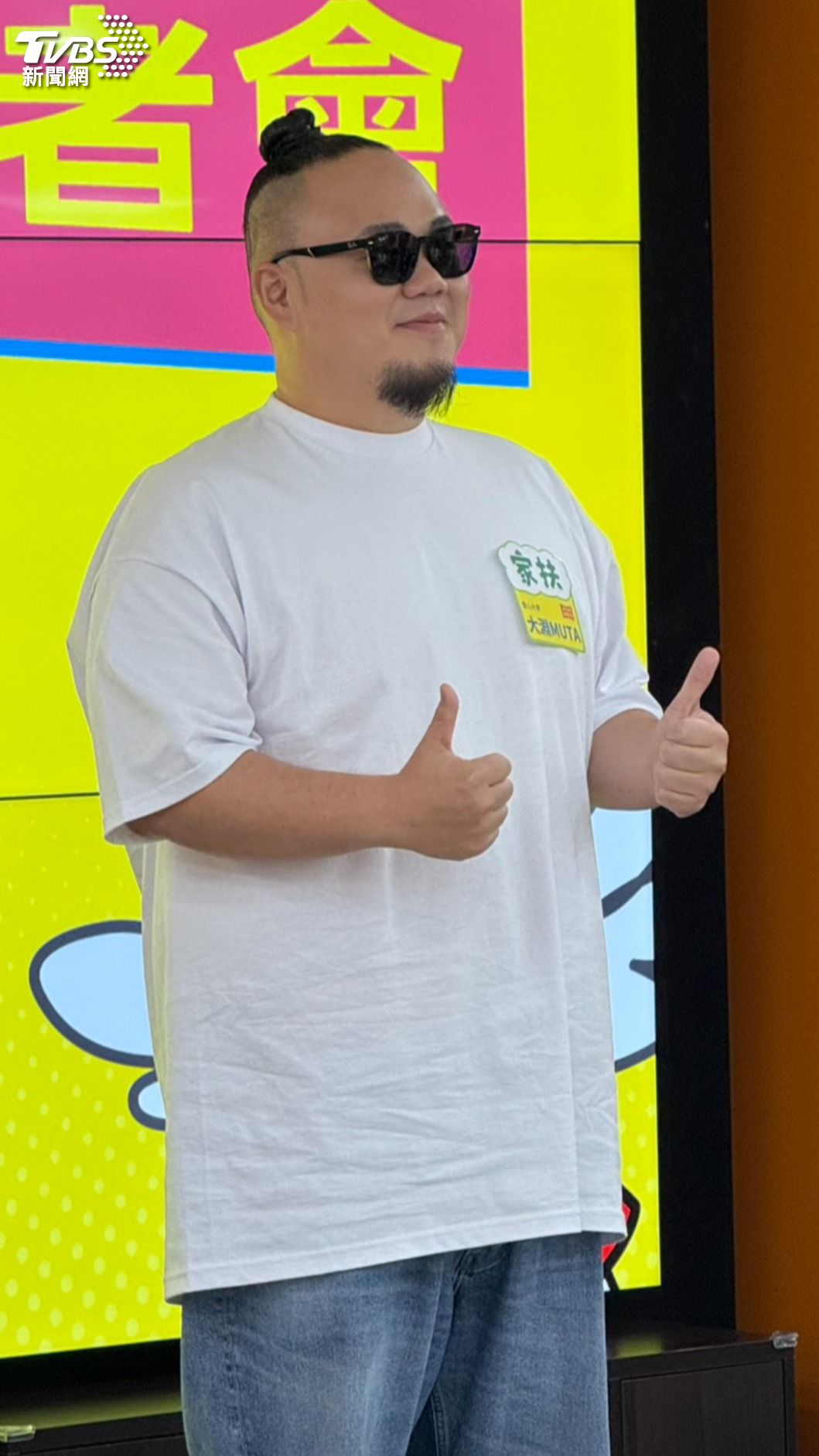 大淵時常陪4歲兒子看影片,從中了解孩子的狀態以及喜好。(圖/陳薈涵攝)