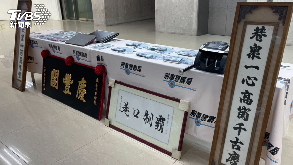 警方查扣相關證物。（圖／TVBS）