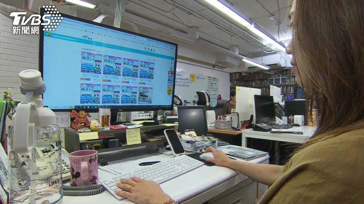 許多股民賺到一筆零用錢,打算為媽媽買個好一點的禮物。(圖/TVBS)