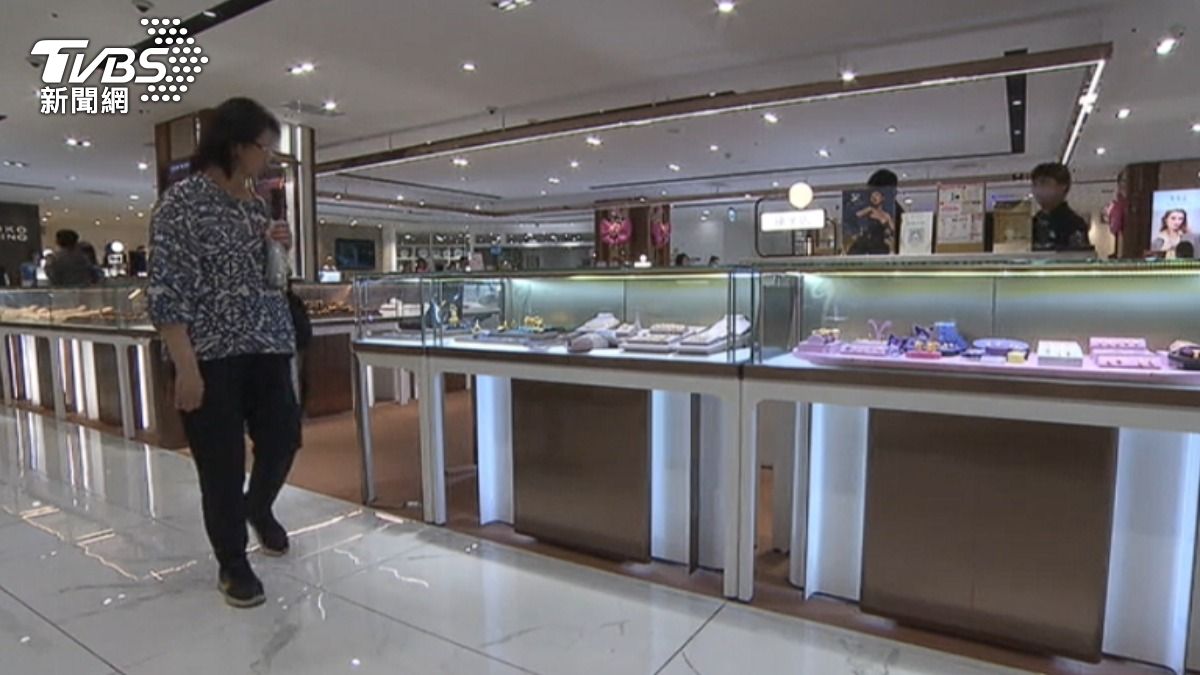 口袋深厚一點的民眾,則把資金投入黃金與家電。(圖/TVBS)