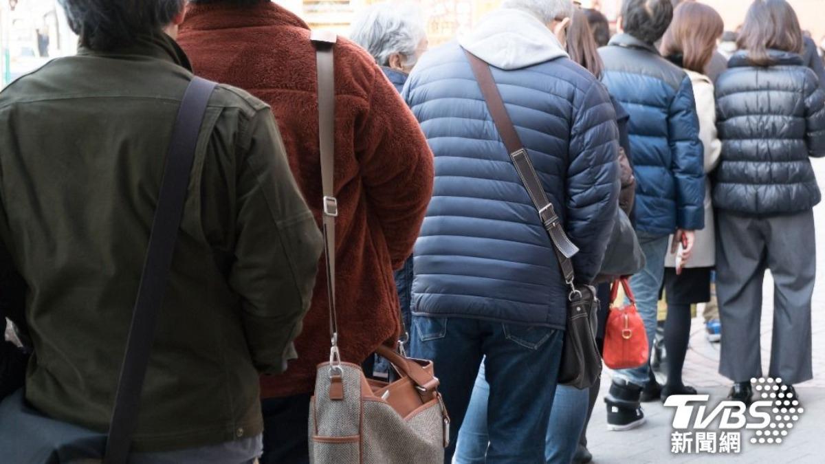 搭公車插隊!陸7旬翁遭「用屁股」撞出門外 4個月後離世