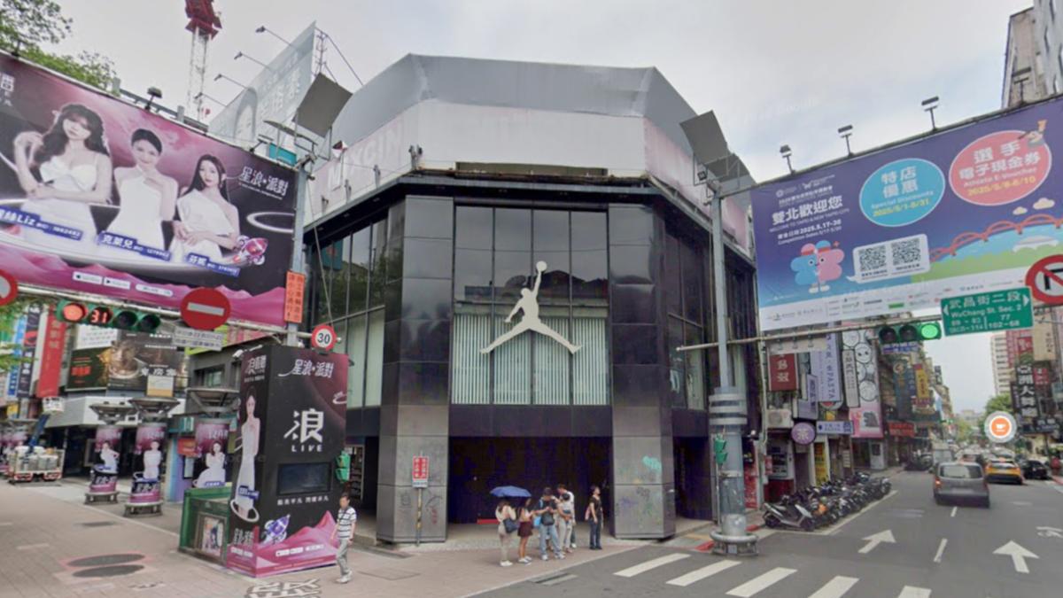 西門町地標「無預警熄燈」!潮牌球鞋店撤出 店內全空了