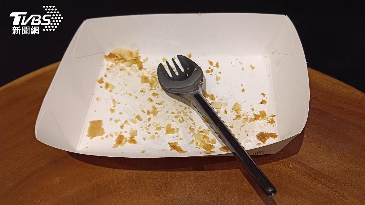 使用過的便當盒、手搖飲料杯、牛奶盒、鋁箔包和泡麵碗等，均歸類為「紙容器」。（示意圖／shutterstock達志影像）