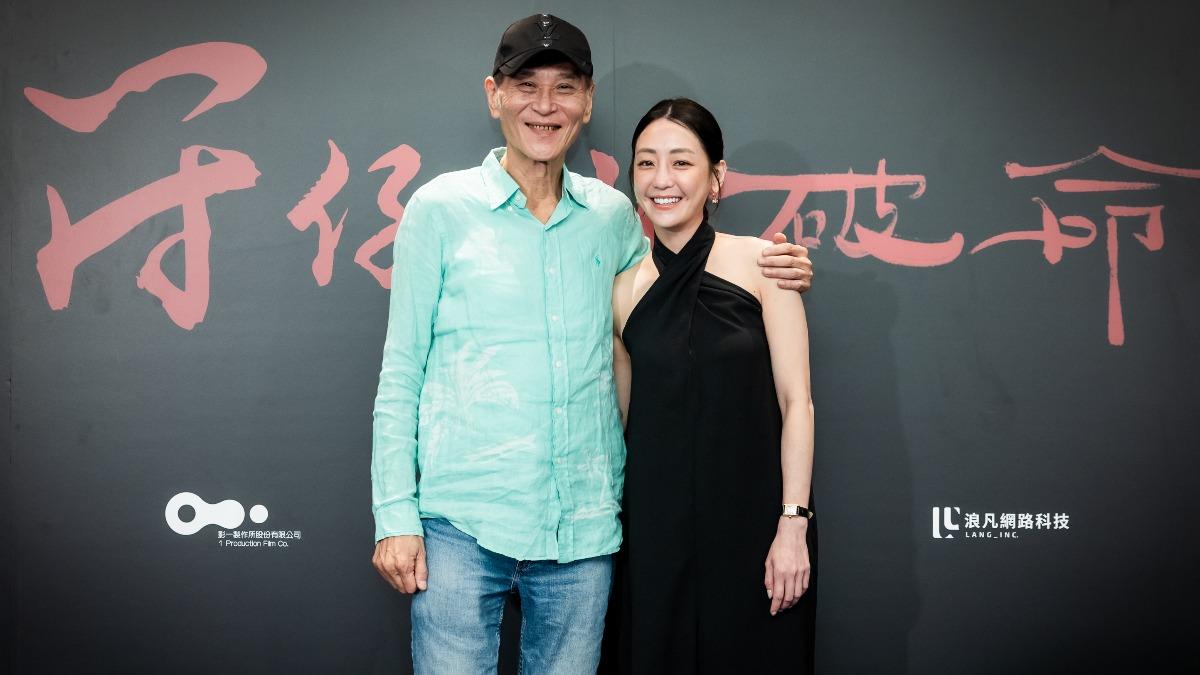 謝欣穎（右）、喜翔出席《符仔仙・破命》殺青酒。（圖／曼尼娛樂提供）