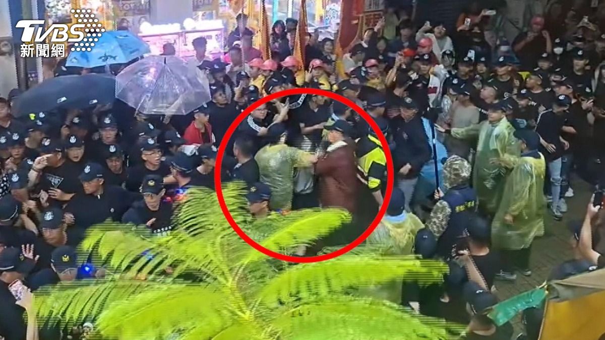 「我會攻擊警察嗎」長髮女控遭壓傷　警打臉：依妨害公務偵辦。(圖／民眾提供)