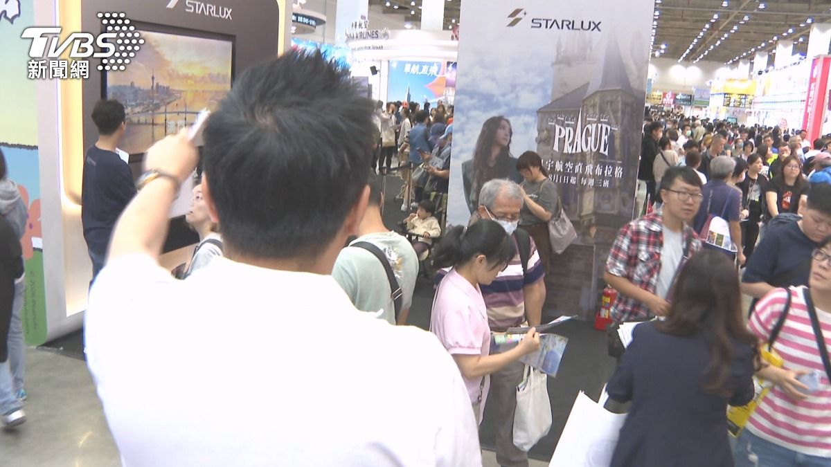 台中旅展從24日舉辦至27日,各種航線及旅行團應有盡有 。(圖/TVBS)