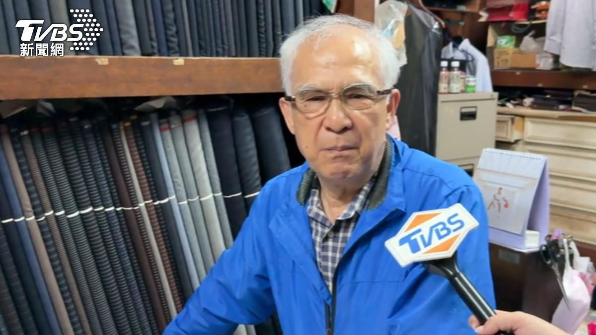 81歲的布料行老闆,已經從業50多年。(圖/TVBS)