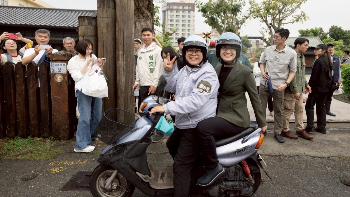 副總統蕭美琴走訪嘉義市，坐上機車直呼超級興奮。（圖／總統府）
