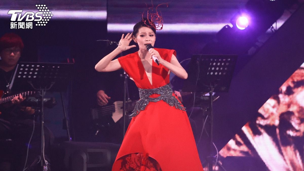 周蕙笑說演唱會歌單很逼人,但為了歌迷要唱好唱滿。(圖/趙世平攝)