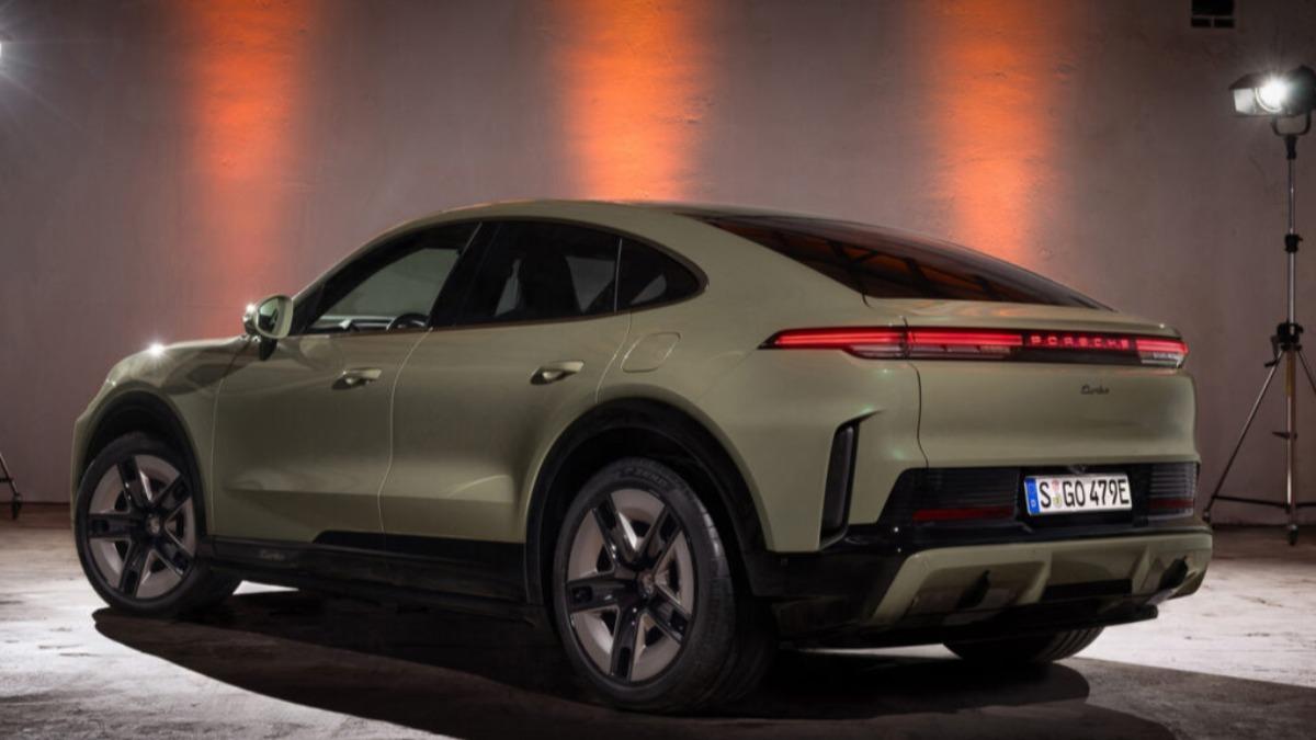 Cayenne Coupé Electric搶先在西班牙巴塞隆納的私密賞車會中現身。（圖／Porsche）