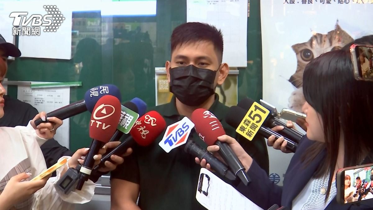 菲律賓及女童無故遭踹，父親還原當時狀況。 (圖／TVBS)