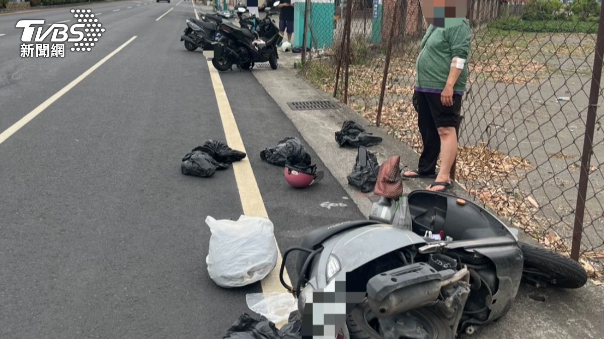 屏東4機車連環撞!7歲男童路中慘摔 下秒又遭擊落噴飛