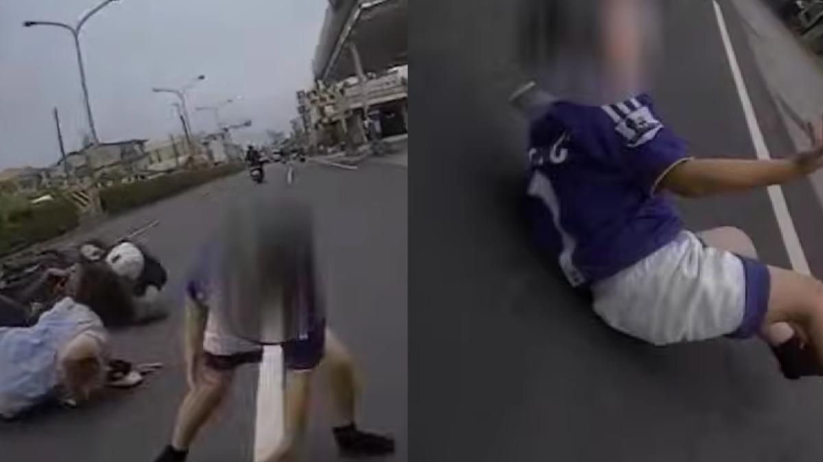 男童被第四台機車撞飛倒地。(圖/翻攝自Youtube「WoWtchout - 地圖型行車影像分享平台」)