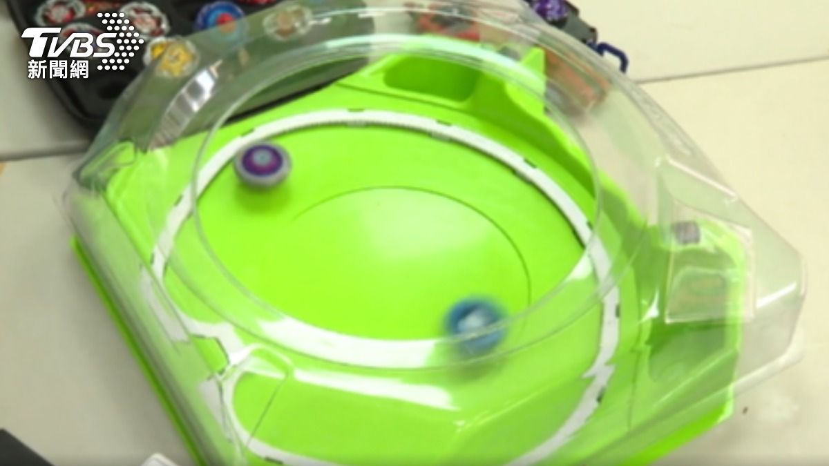 詐騙! 免費戰鬥陀螺? 陳聖文批遭盜圖冒名 。(圖/TVBS)