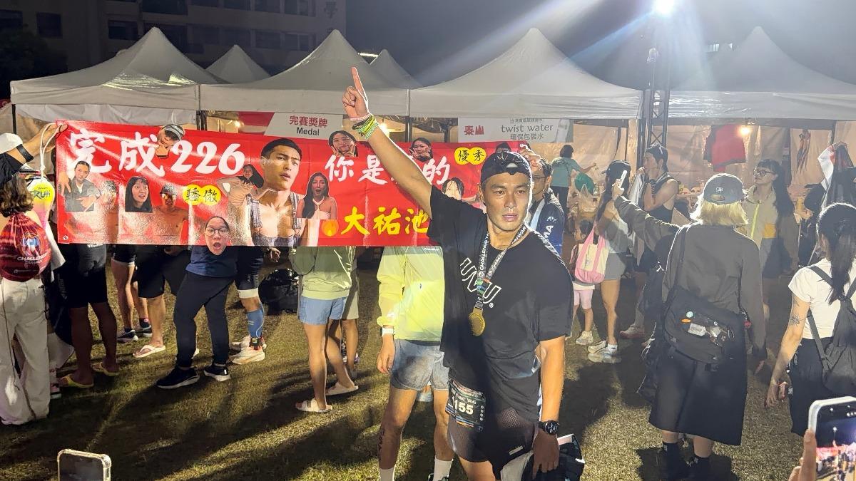 楊祐寧完賽226K鐵人三項!苦撐15小時破紀錄 老婆全程力挺:終於解脫