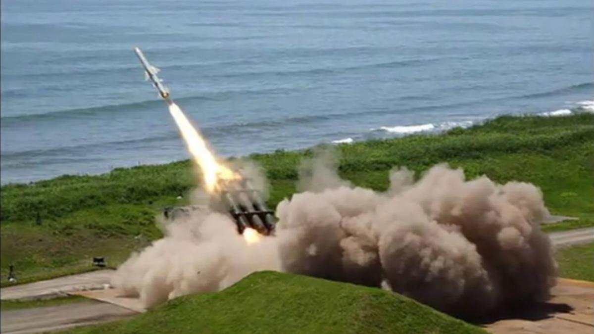 日本陸上自衛隊曾進行88式陸基反艦飛彈實彈射擊。（圖／日本陸上自衛隊）