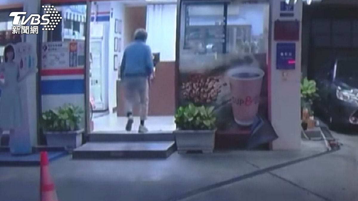 怪男假買車真騷擾,女業務嚇逃「他還狂來電」。(圖/TVBS)