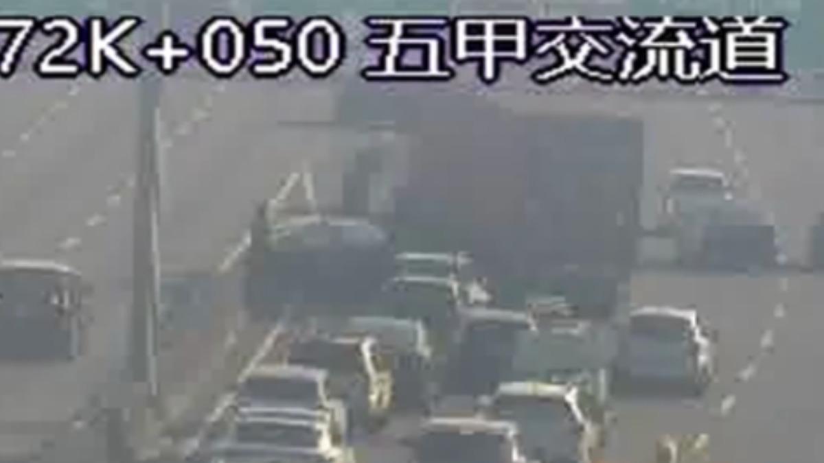 車禍一度造成壅塞。（圖／國道即時路況）